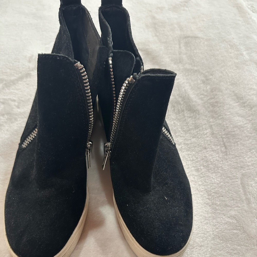 Steve Madden black wedge sneakers